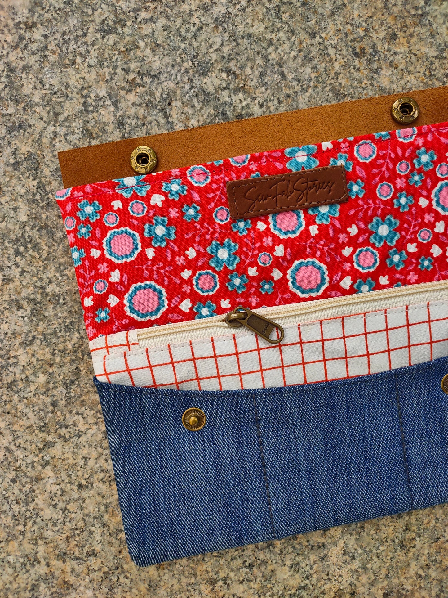 Minimalist Wallet - Crimson Bloom