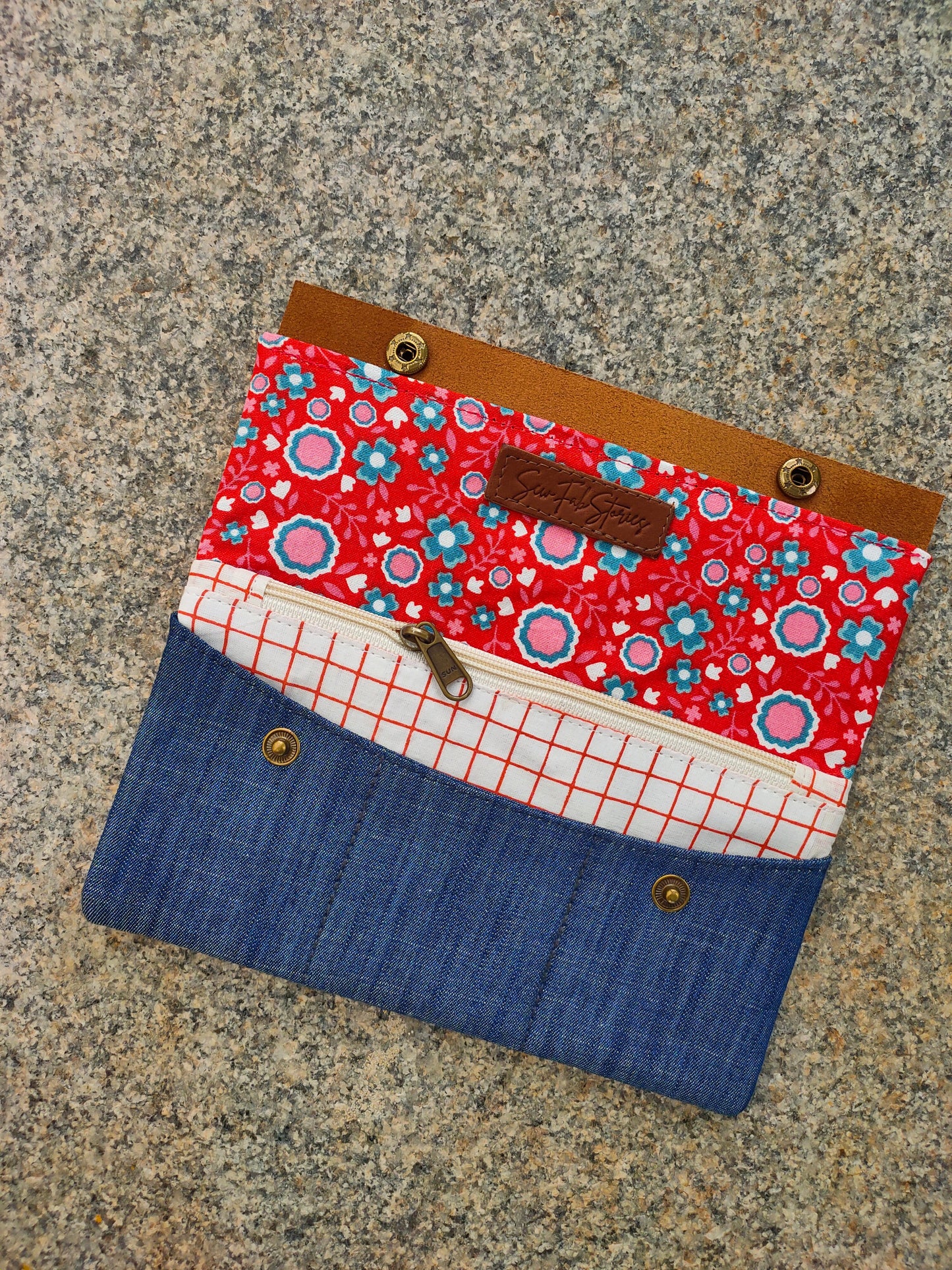 Minimalist Wallet - Crimson Bloom