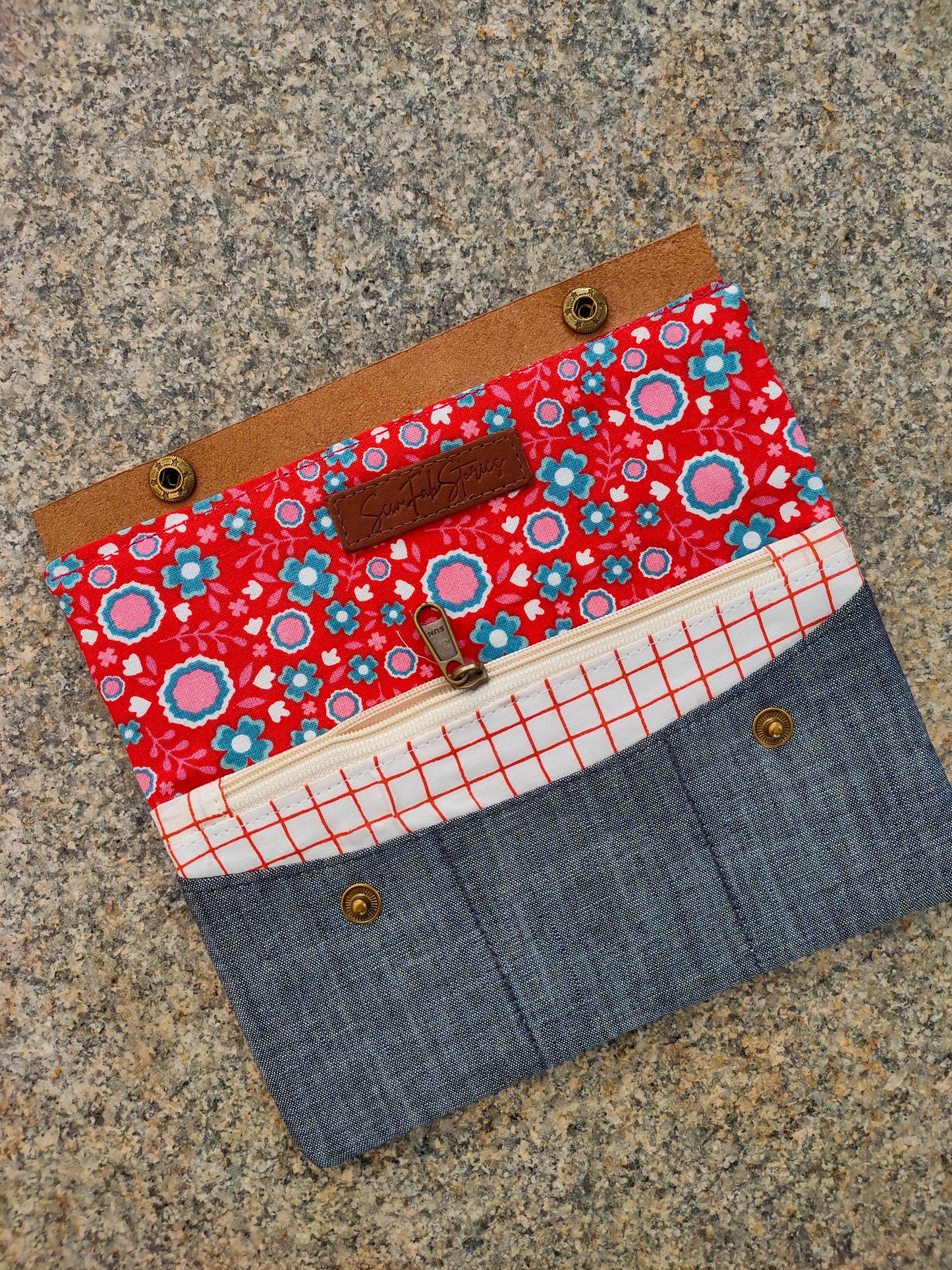 Minimalist Wallet - Crimson Bloom