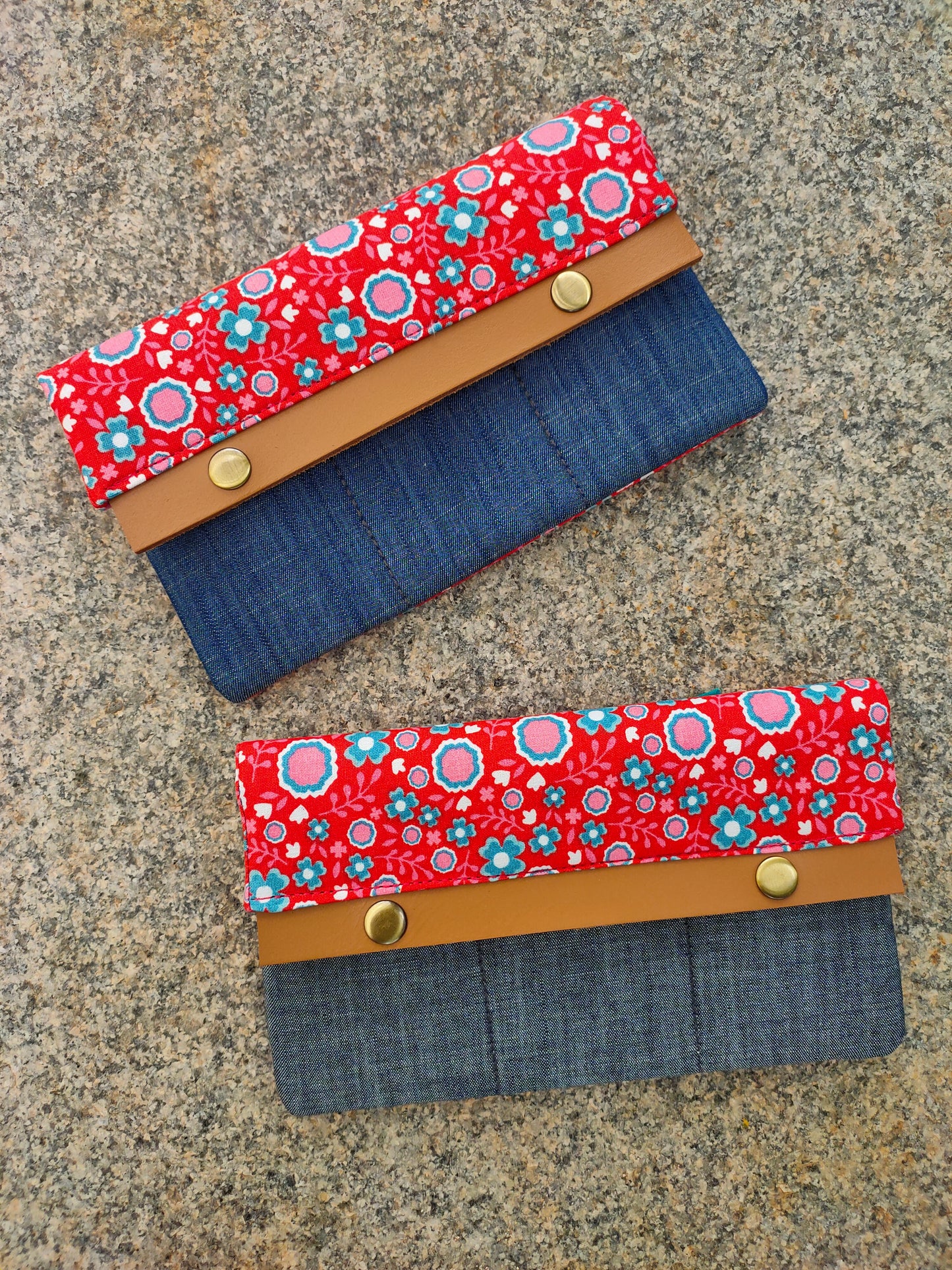 Minimalist Wallet - Crimson Bloom