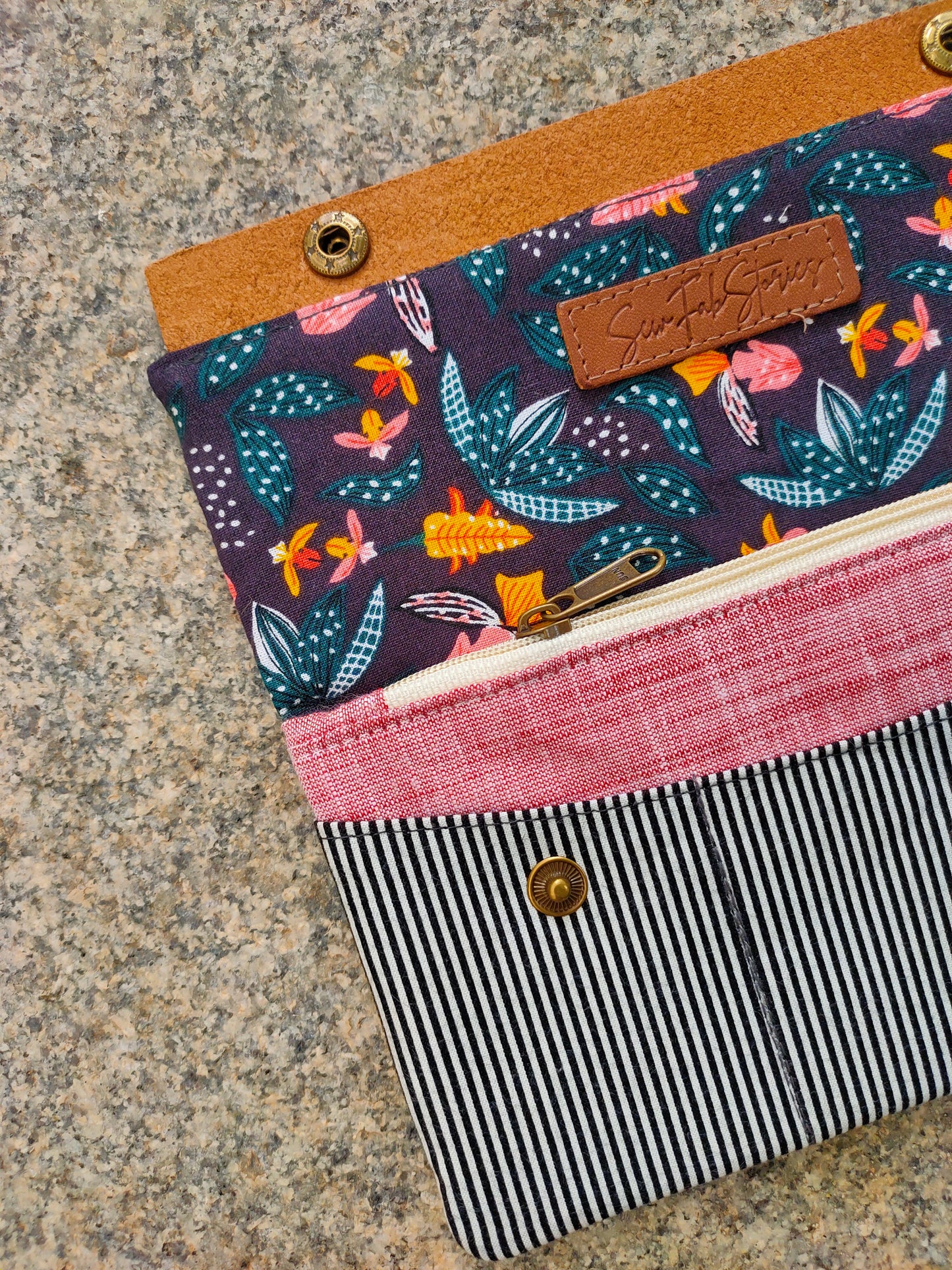 Minimalist Wallet - Black Wild Flowers