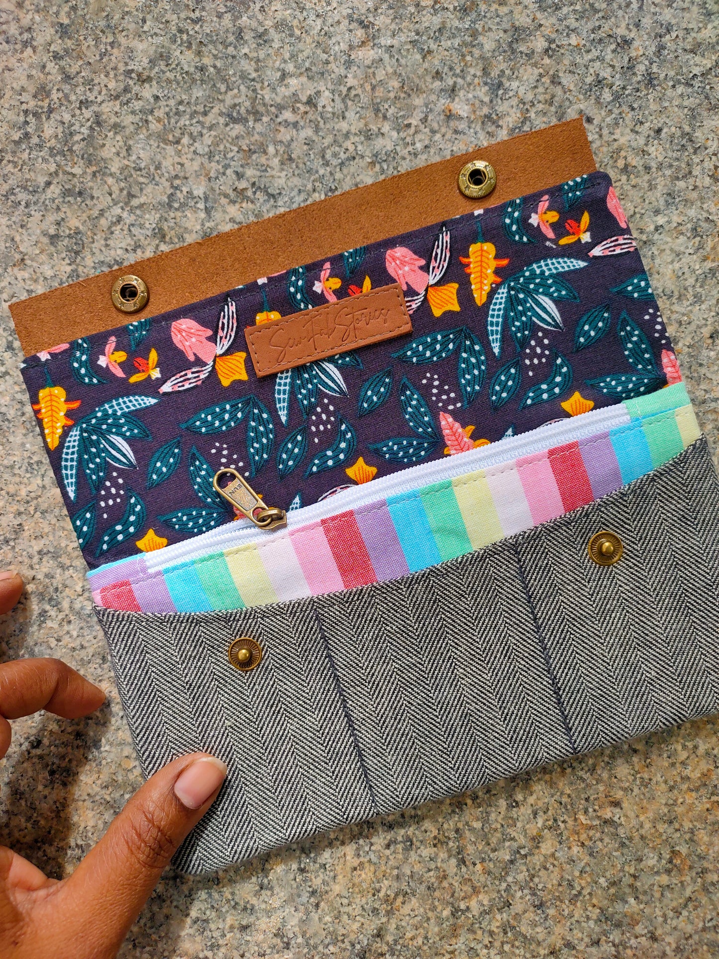 Minimalist Wallet - Black Wild Flowers