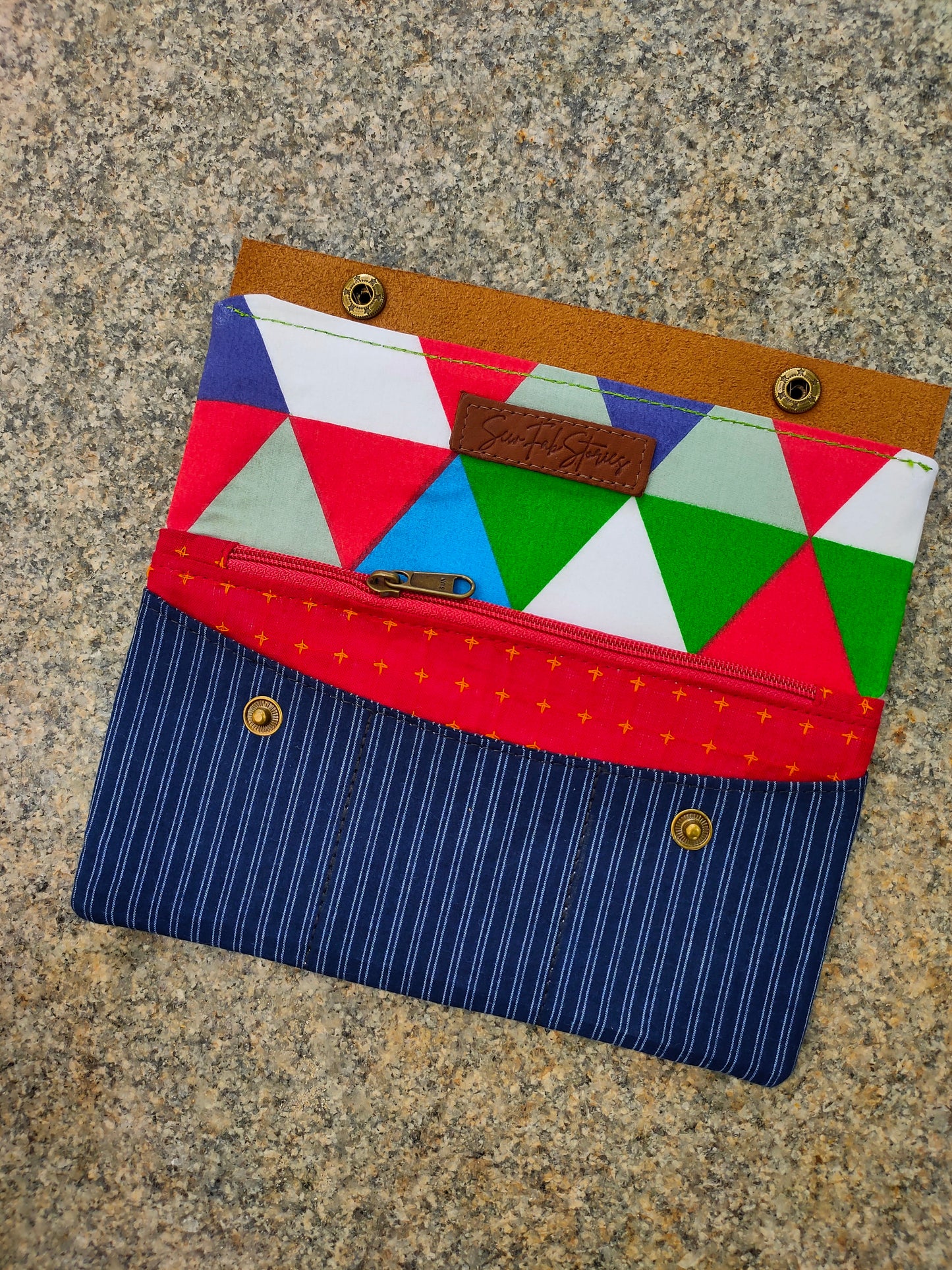 Minimalist Wallet - Geometric Triangles