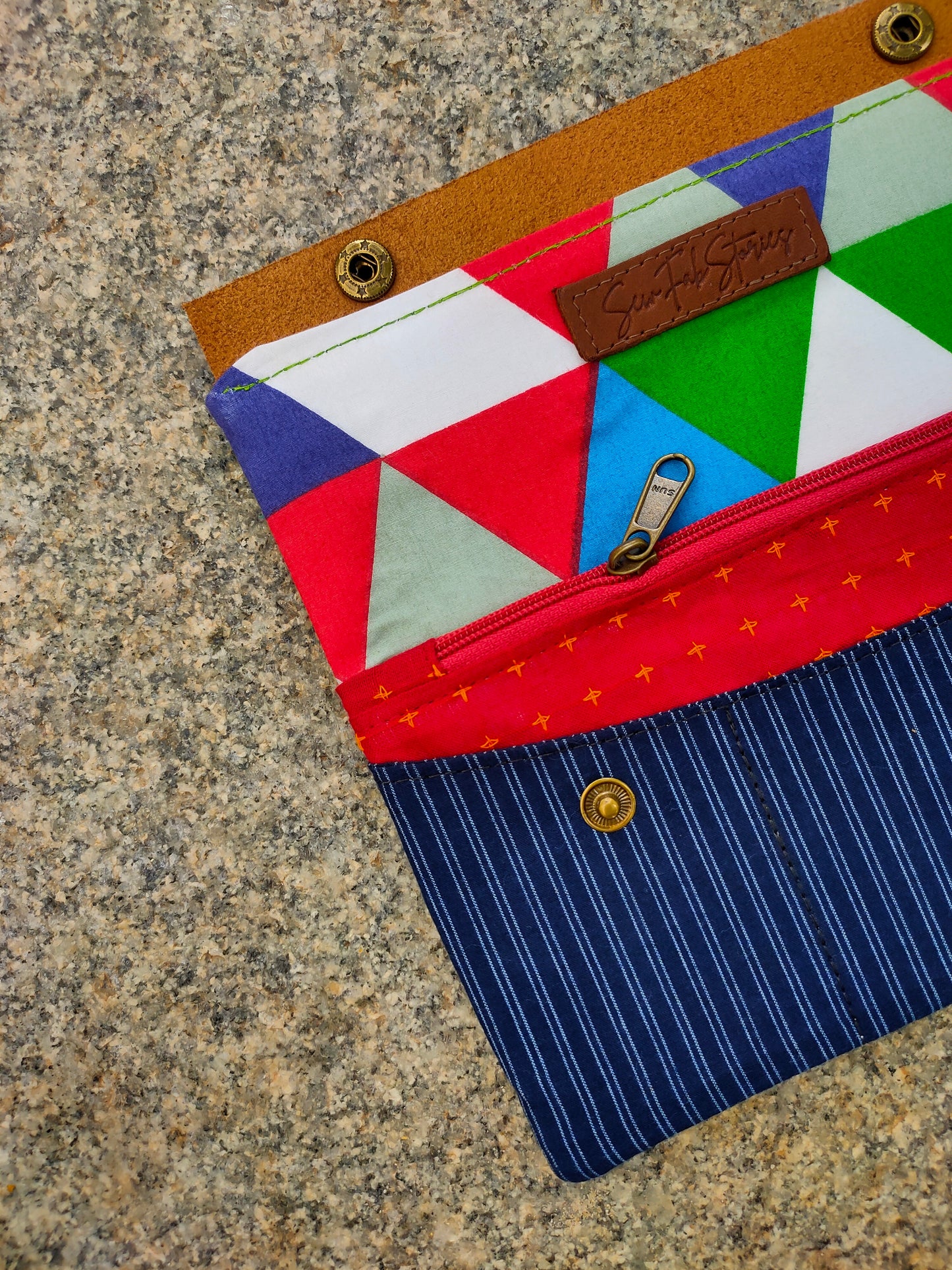 Minimalist Wallet - Geometric Triangles