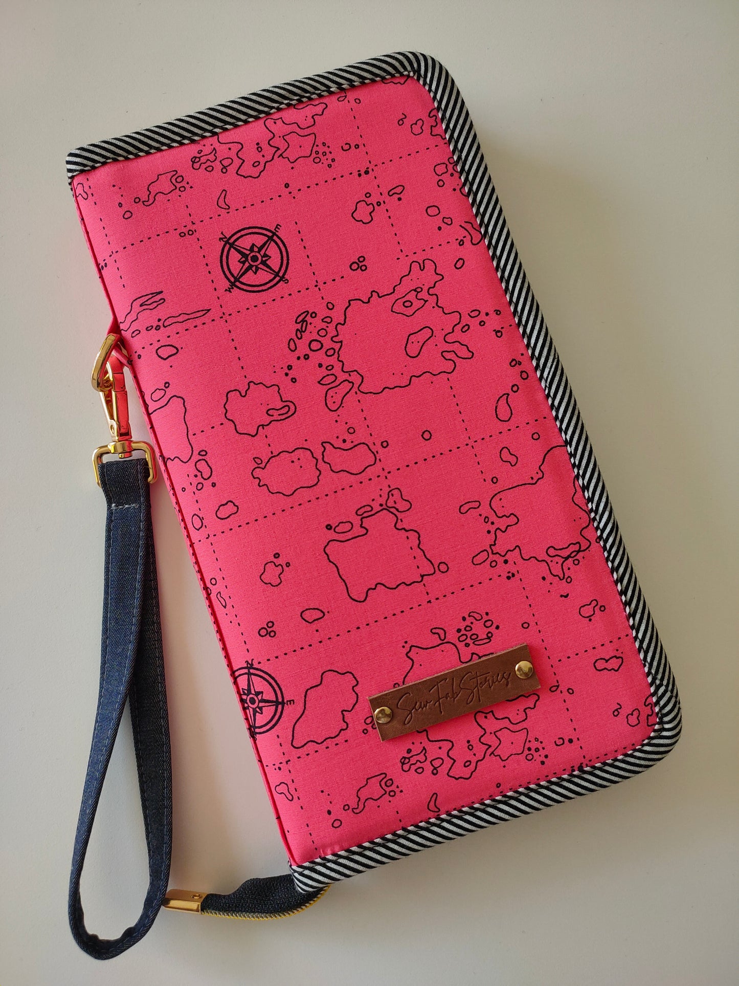 Family Passport Holder - Pink Map