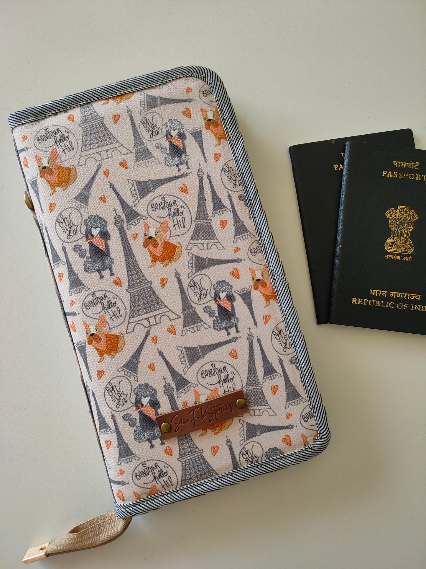 Family Passport Holder - Oh-La-La !