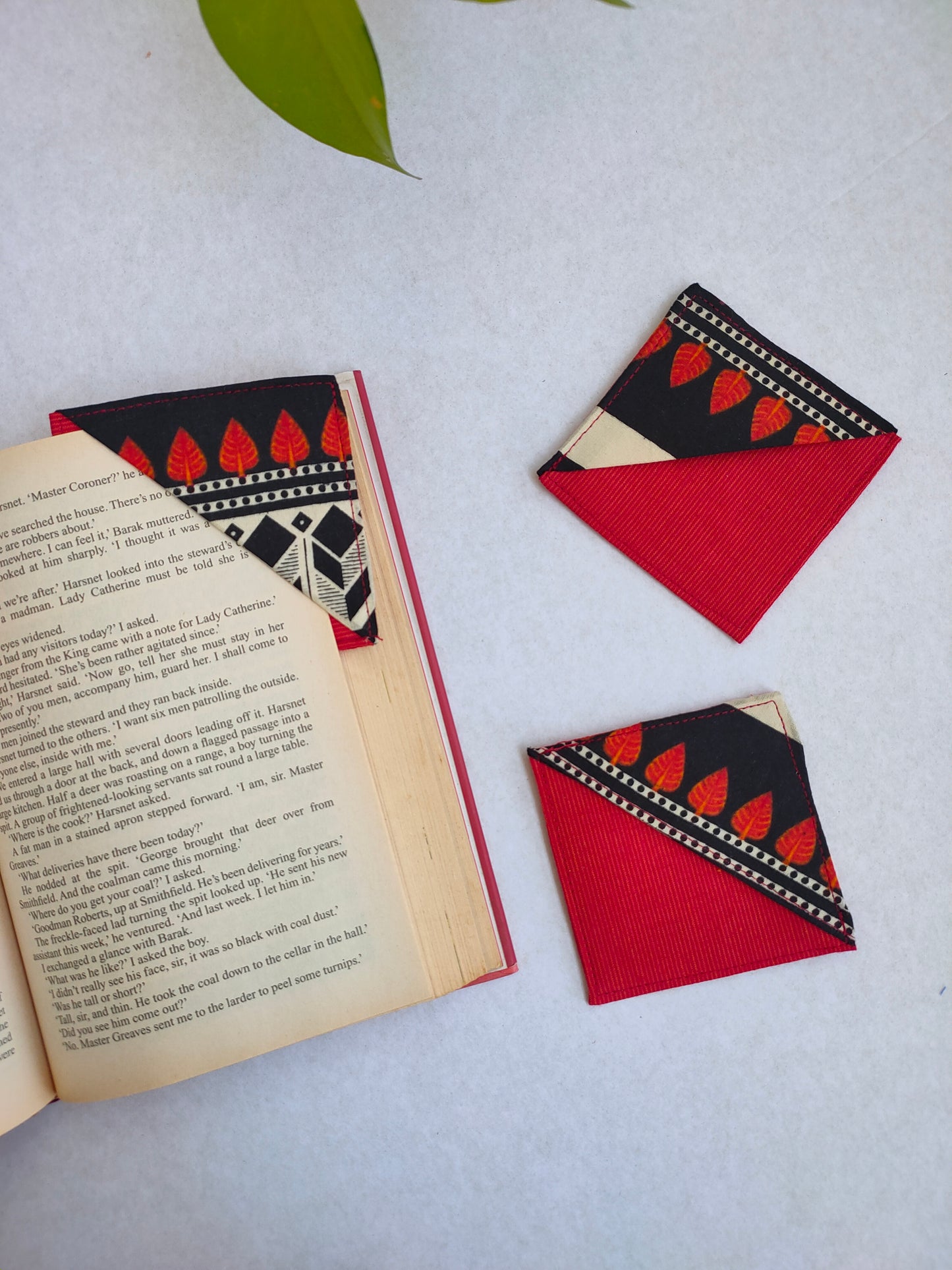 Corner Bookmark - Leaf motifs