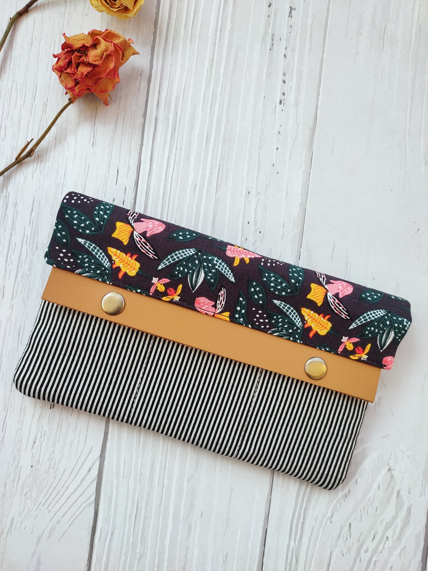 Minimalist Wallet - Black wild flowers