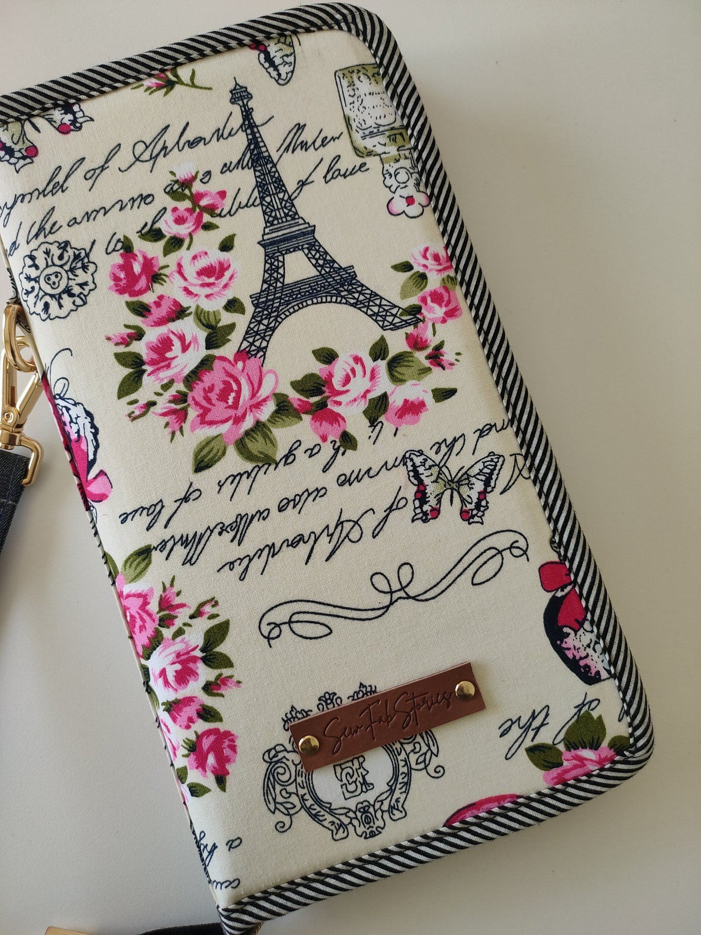 Family Passport Holder - Pink Eiffel